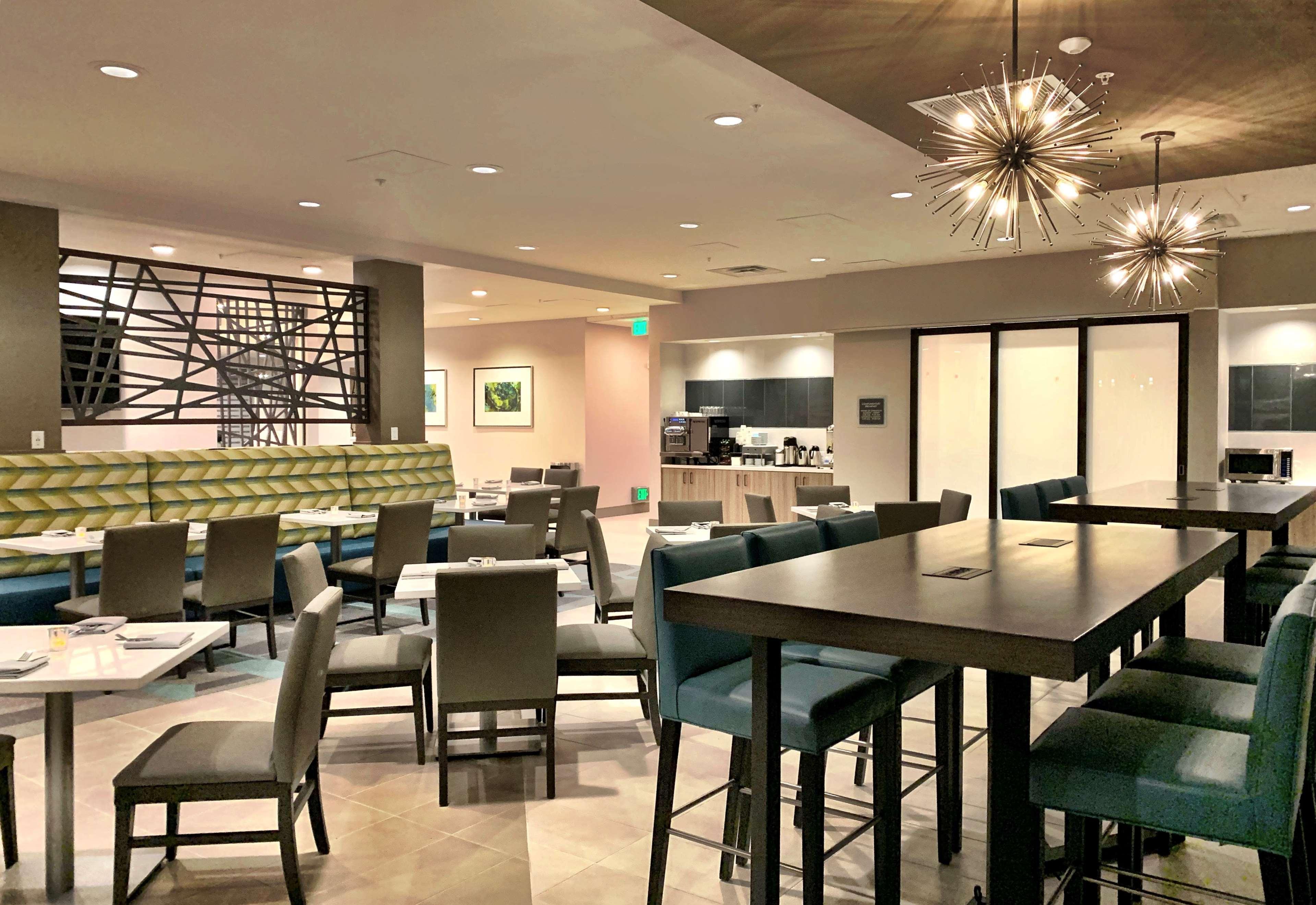 Best Western Premier Hotel At Fisher'S Landing Vancouver Exteriör bild