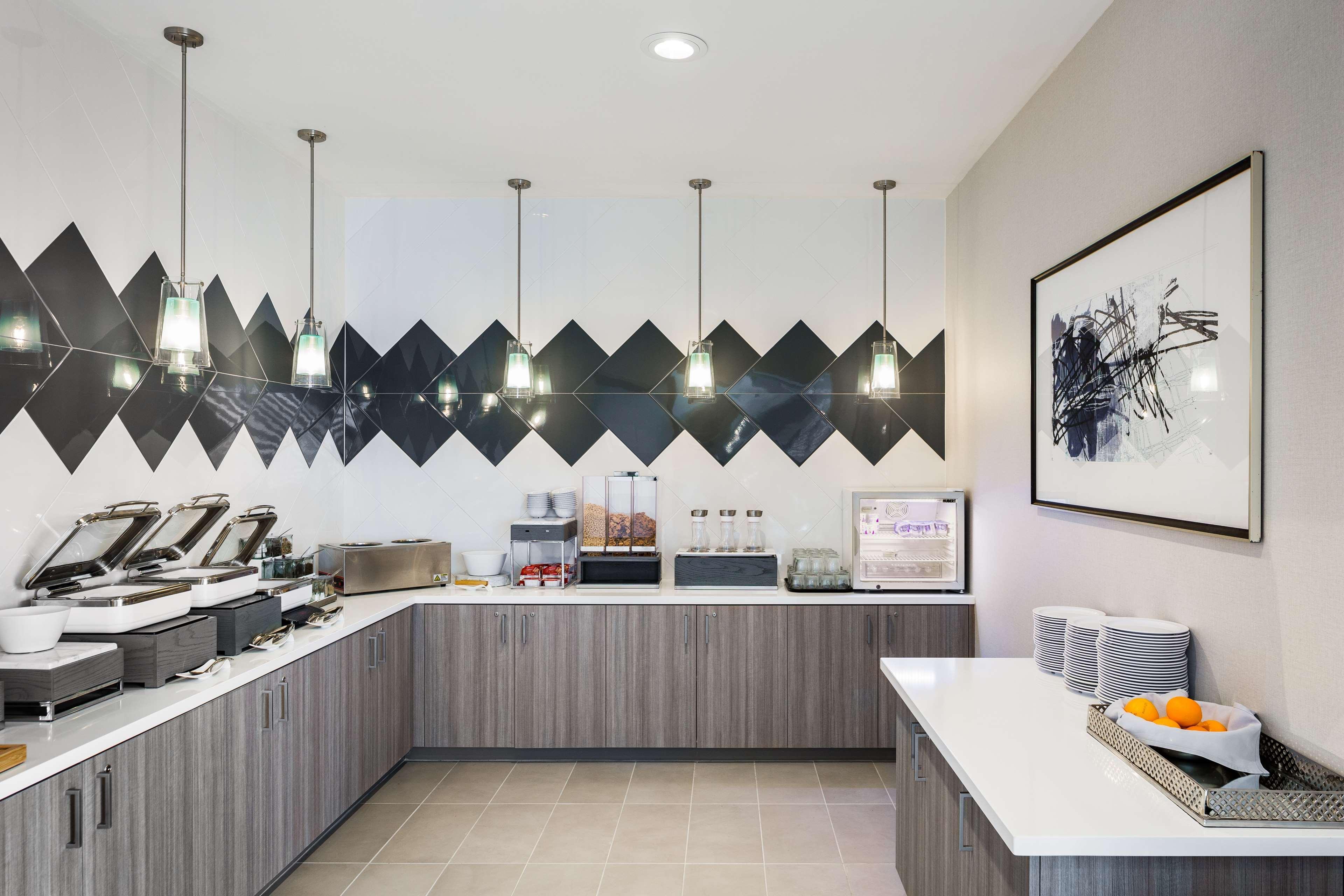 Best Western Premier Hotel At Fisher'S Landing Vancouver Exteriör bild