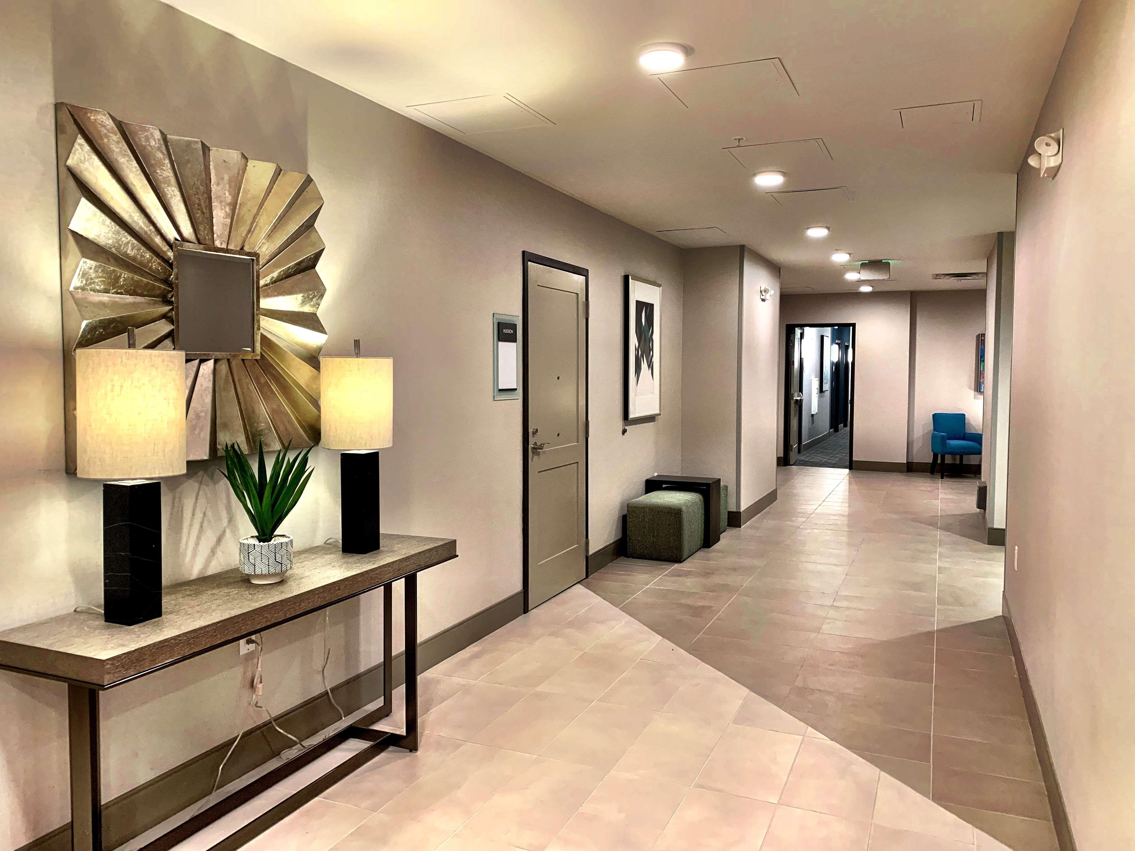 Best Western Premier Hotel At Fisher'S Landing Vancouver Exteriör bild