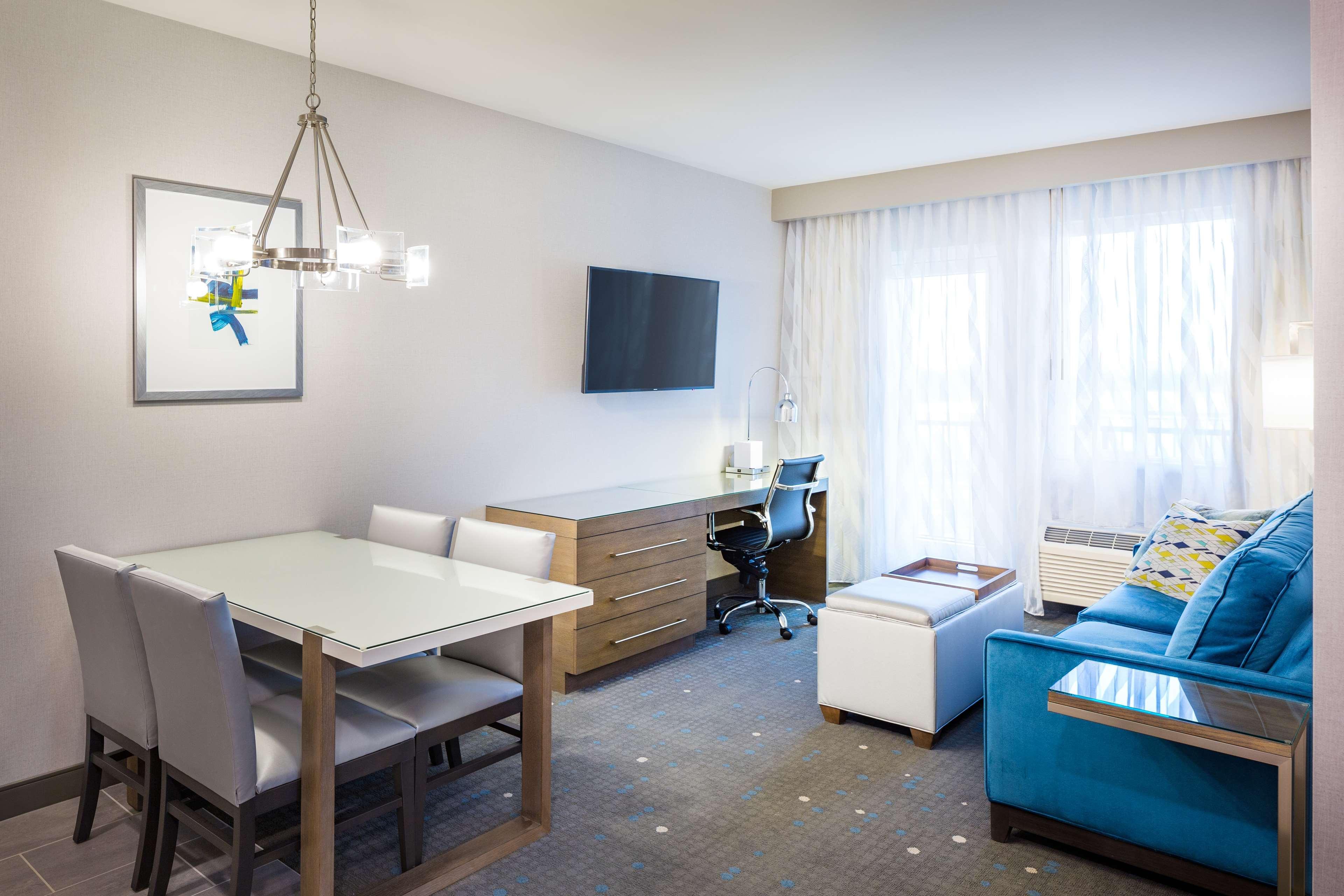 Best Western Premier Hotel At Fisher'S Landing Vancouver Exteriör bild