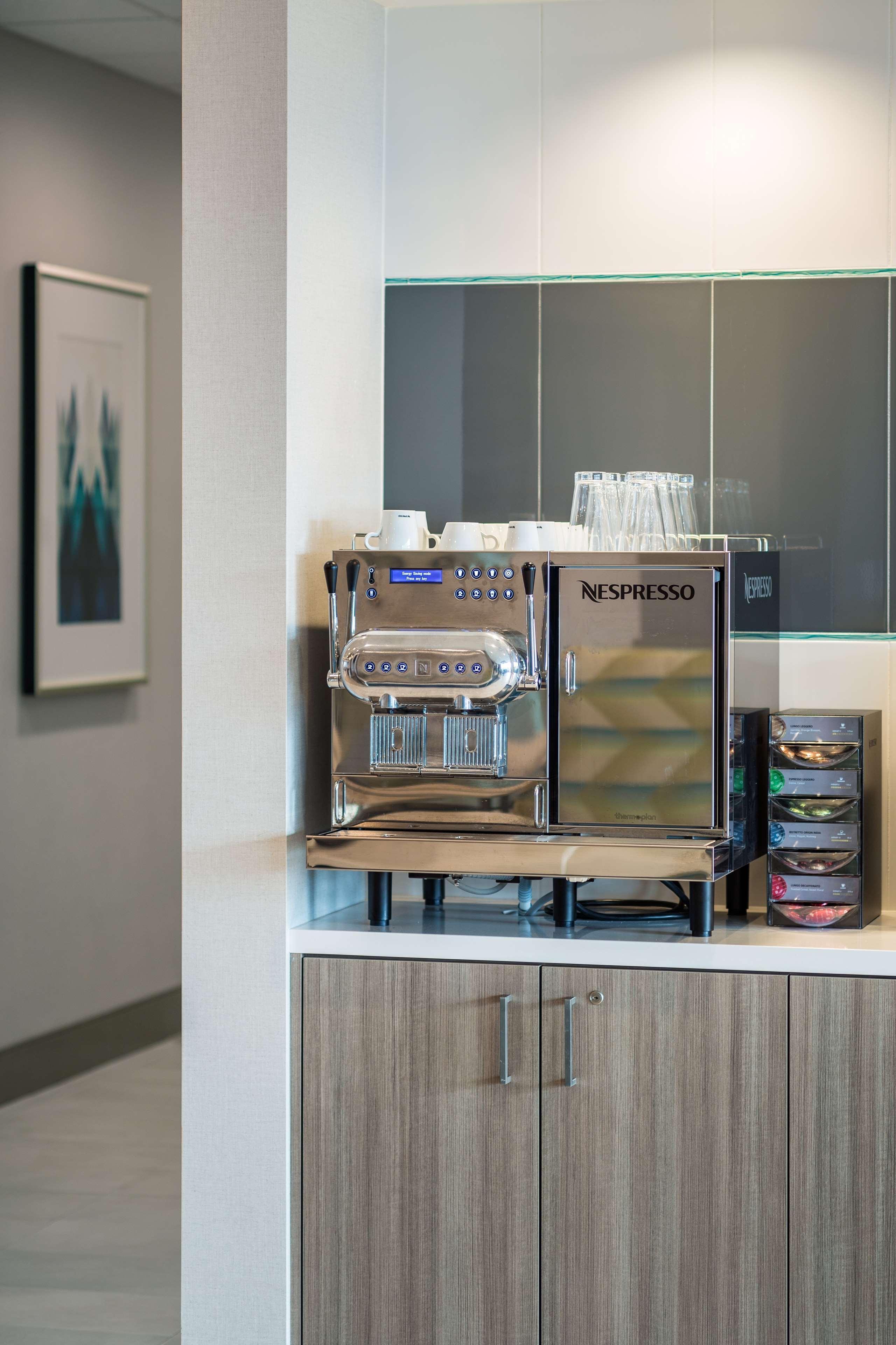 Best Western Premier Hotel At Fisher'S Landing Vancouver Exteriör bild