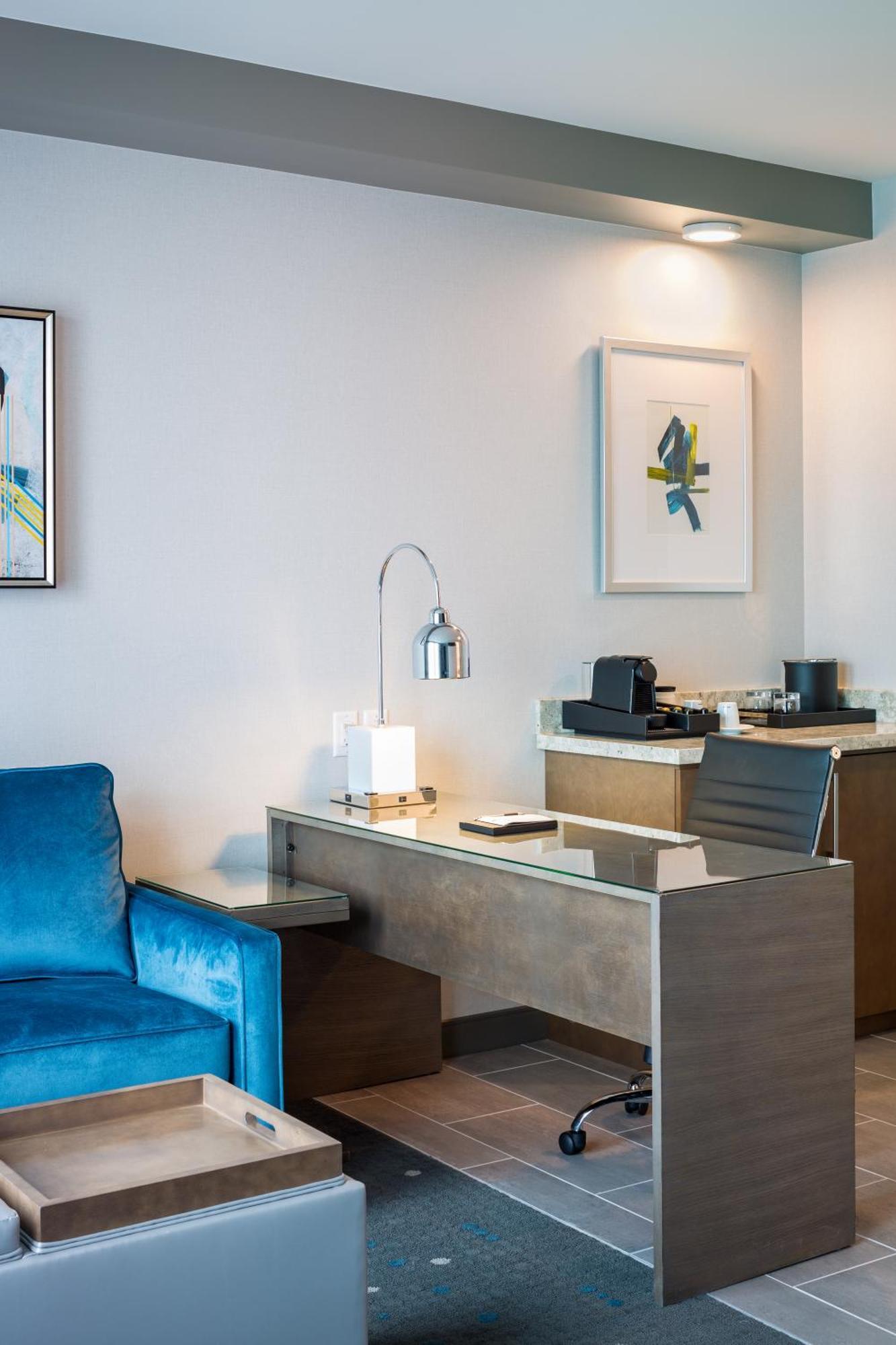 Best Western Premier Hotel At Fisher'S Landing Vancouver Exteriör bild