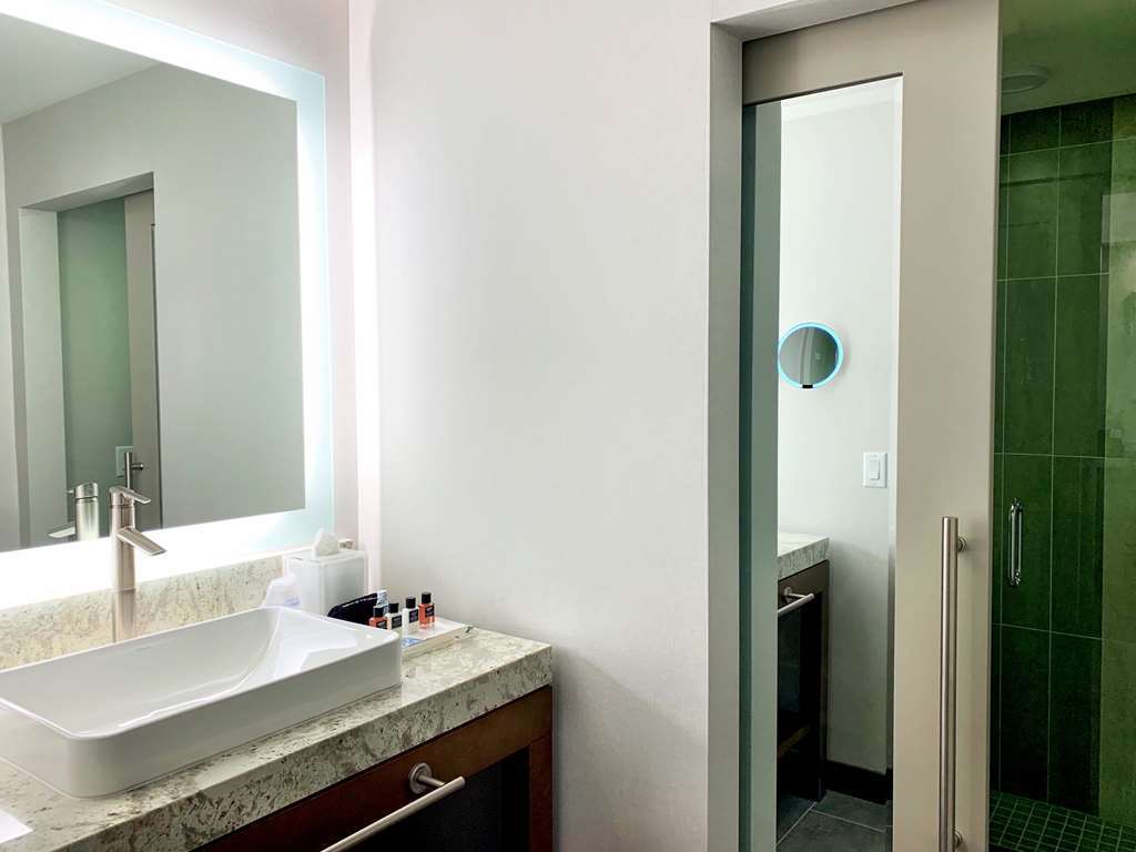 Best Western Premier Hotel At Fisher'S Landing Vancouver Rum bild